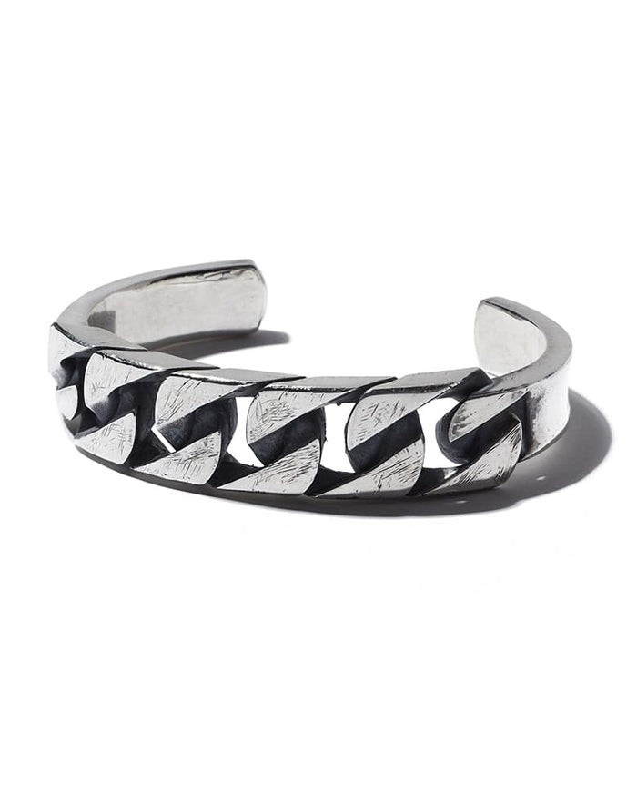 バングル11万8000円／フート（買えるLEON）