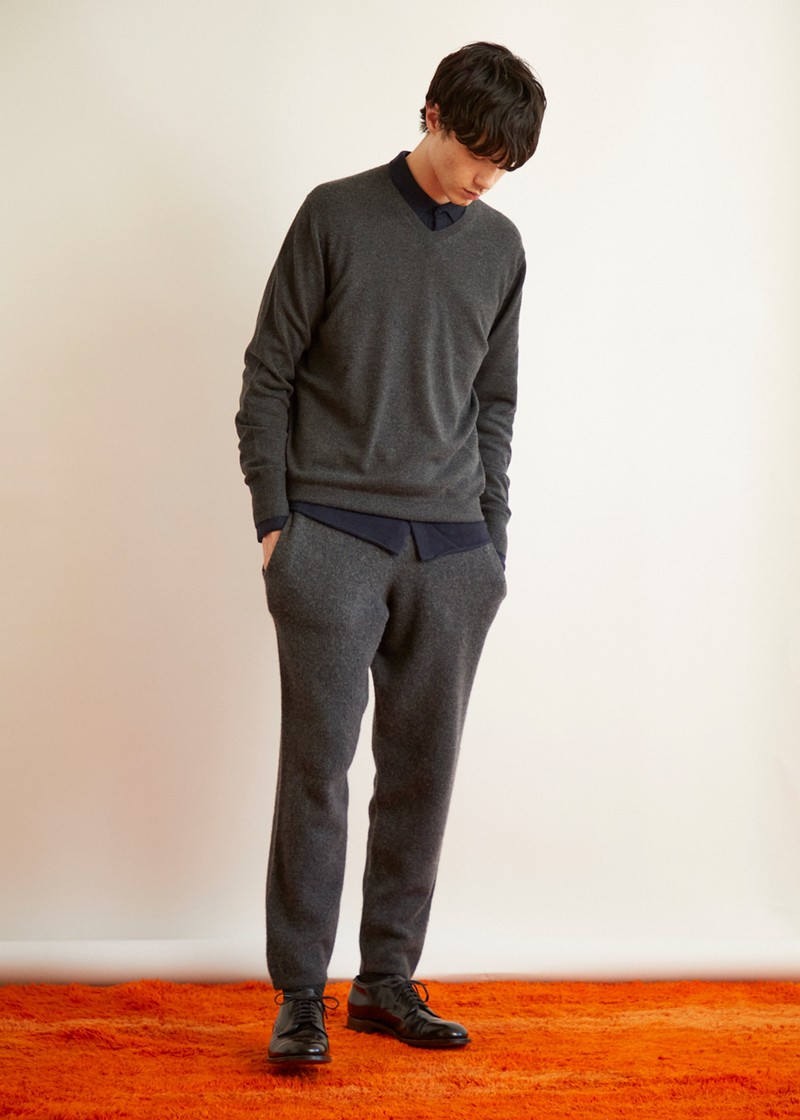 ニット5万8300円、シャツニット7万9200円、パンツ６万9300円／すべてピセア