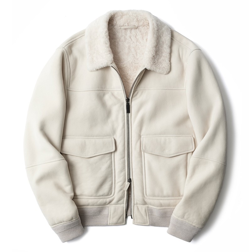 ブルゾン48万4000円/アルタクルーナ(ボーダレス)