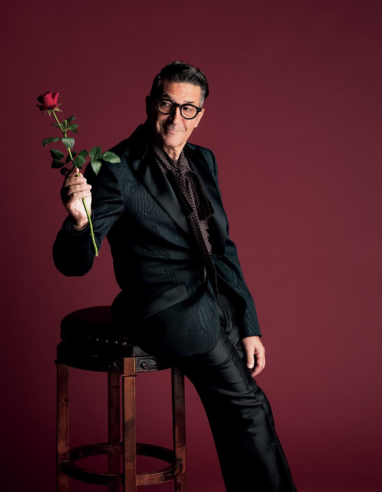 ▲ ジャケット49万5000円/タエ アシダ(ジュン アシダ)、パンツ6万3800円/ピーティートリノ(PT JAPAN)、シャツ4万1800円/ランバン コレクション(ランバン コレクション 表参道店)、メガネ8万300円/10 アイヴァン(アイヴァン PR)