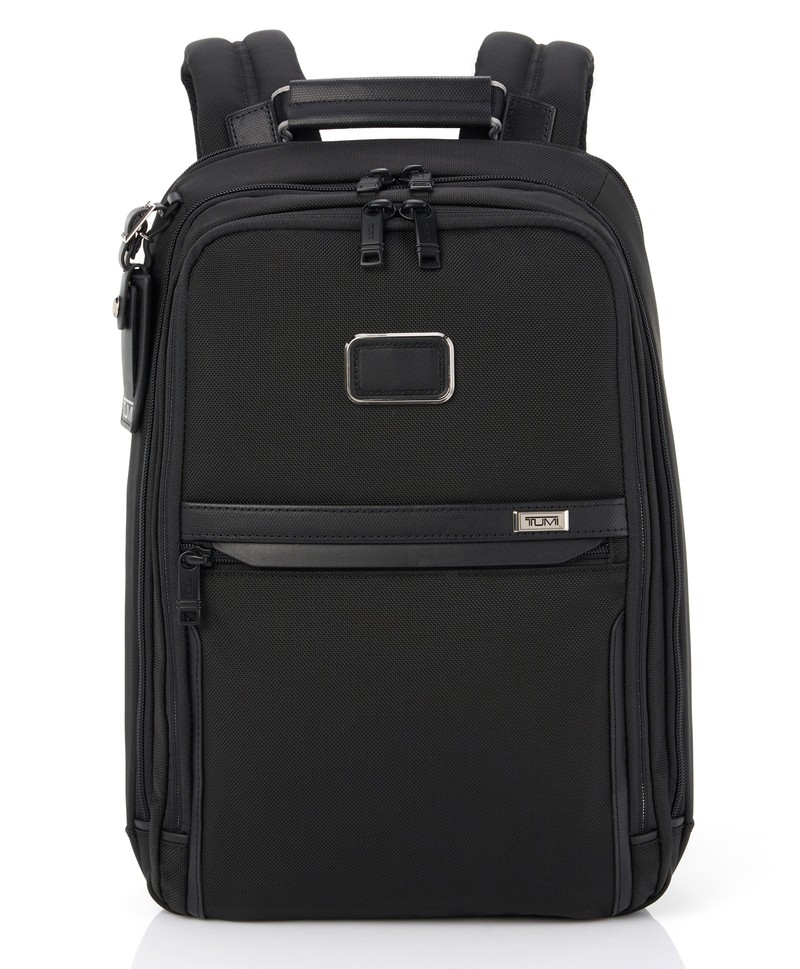 ▲ バッグ[W29×H40.5×D11.5cm]9万5700円／トゥミ（トゥミ・カスタマーセンター）