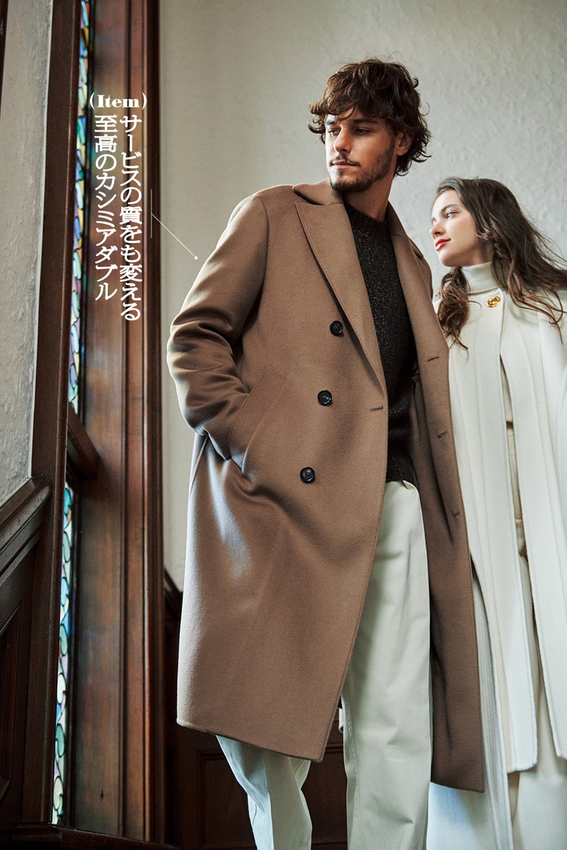 男性●コート143万4400円、ニット42万200円、パンツ11万9900円／すべてロロ・ピアーナ（ロロ・ピアーナ ジャパン）　女性●コート190万6300円、ジレ148万7200円、ニット22万7700円、パンツ33万3300円／すべてロロ・ピアーナ（ロロ・ピアーナ ジャパン）