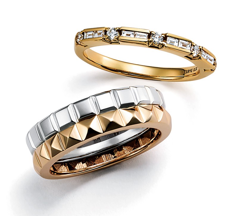 リング上●［18KYG×ダイヤモンド］31万9550円、下●［10KYG×Sv］15万9500円／ともにジェントルマン（ジェントルマン麻布 ピーアールルーム）