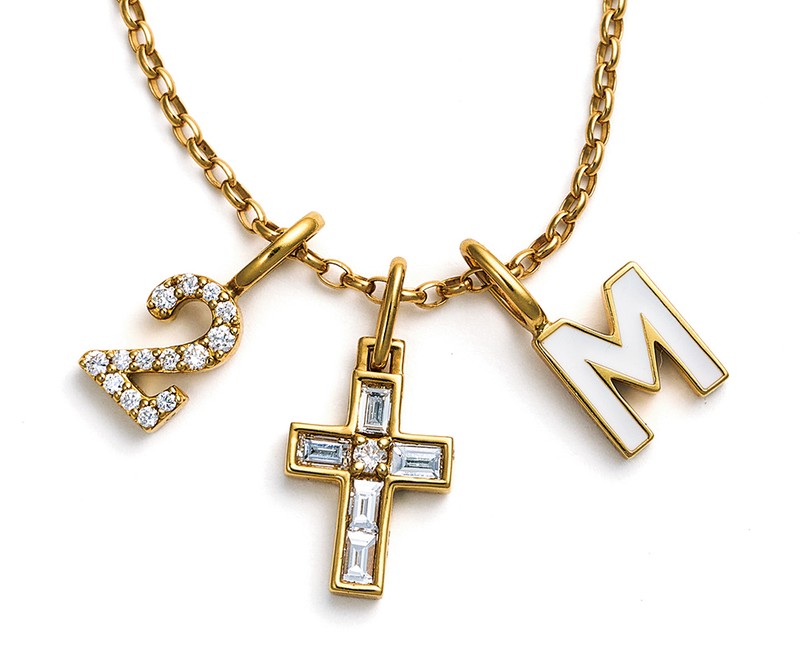 チャーム（M）［18KYG×エナメル］8万2500円／ジェントルマン（ジェントルマン麻布 ピーアールルーム）