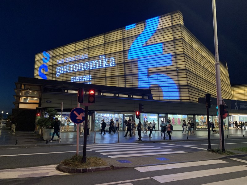 サンセバスチャン 山本益博 ラーメン LEON.JP