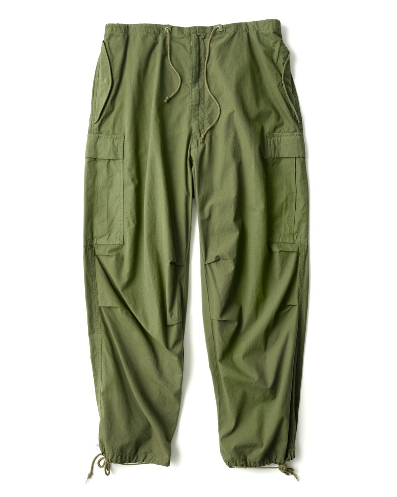 カーゴパンツ4万8000円/セラー ドアー(アントリム)