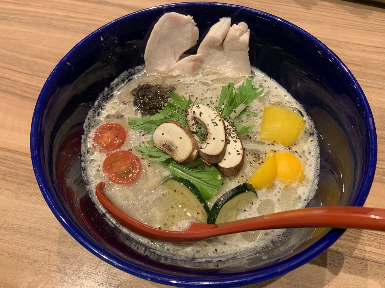 ラーメン　ポルチーニ　トリュフ　山本益博　LEON.JP