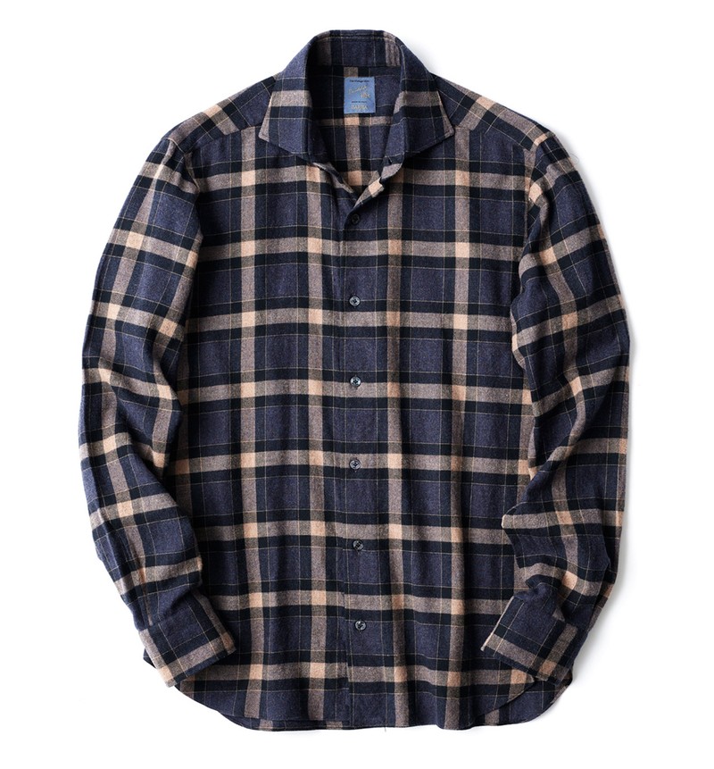 シャツ4万7300円/バルバ(コロネット)