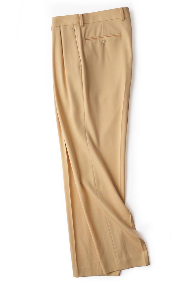 パンツ4万1800円／オーラリー