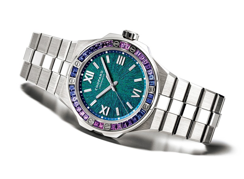 ▲ 『アルパイン イーグル サミット』自動巻き、18KエシカルWG×ブルー&バイオレットサファイアケース(41mm)、18KエシカルWGブレスレット。100m防水。ショパールブティック限定。1250万7000円(要問い合わせ)/ショパール(ショパール ジャパン プレス)