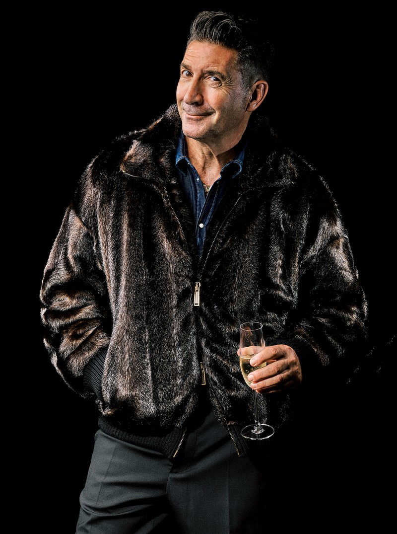 ▲ ブルゾン33万6600円、シャツ9万200円、パンツ11万7700円、ネックレス5万5000円/すべてディースクエアード(ディースクエアード/スタッフ インターナショナル ジャパン クライアントサービス)