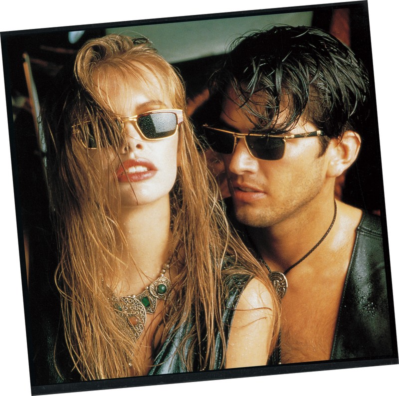 ポリス広告フォト