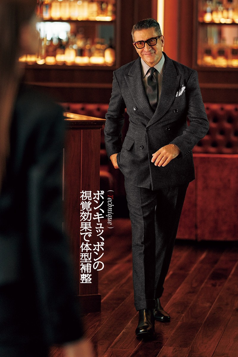 男性●スーツ79万2000円、シャツ18万7000円、タイ3万9600円、チーフ3万800円、靴は参考商品／すべてトム フォード、サングラス16万8300円／トム フォード アイウェア（すべてトム フォード ジャパン）　