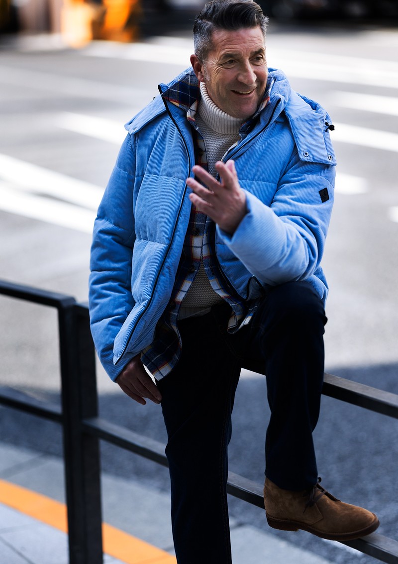 ジャケット8万6900円、シャツ5万5000円、ニット2万7500円、パンツ3万800円/すべてマヌエルリッツ、靴4万6200円/ヴェラスカ(すべて買えるLEON)