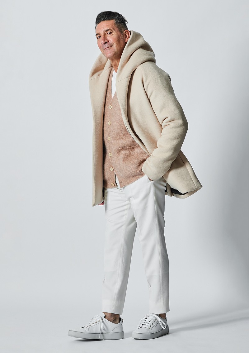 ブルゾンは上の色違い。 カーディガン3万5640円/エムバイ、カットソー1万9800円/スリードッツ、パンツ2万3100円/マルティニーク、靴11万7700円/セルジオ ロッシ(すべて買えるLEON)