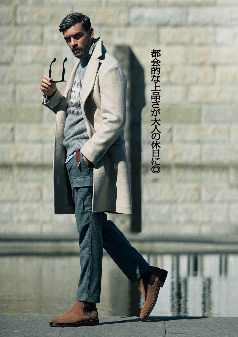 パンツ22万円、コート95万2600円、ニット38万5000円、シャツ11万6600円、ベルト47万6300円、ブーツ18万1500円/すべてブルネロ クチネリ(ブルネロ クチネリ ジャパン)
