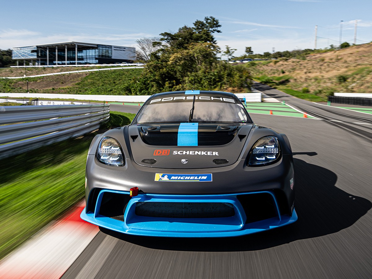 ポルシェの電動レーシングカー「GT4 eパフォーマンス」