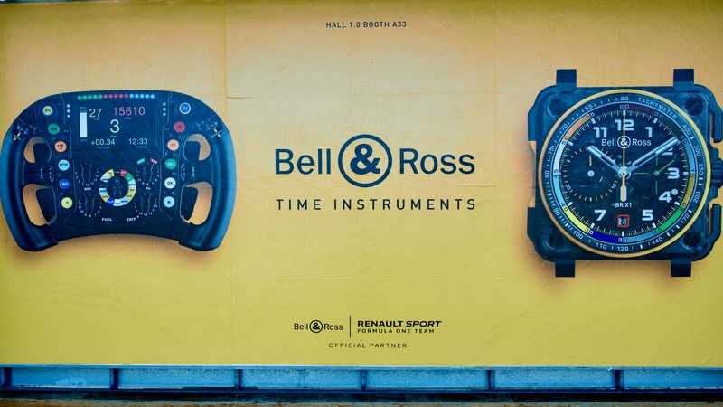 ▲ 2017年、当時世界最大の時計宝飾フェアだった「バーゼルワールド」会場のベル&ロスの街頭広告。ベル&ロスは2016年、ルノーF1®の時代からチームスポンサーです。©Yasuhito Shibuya 2023