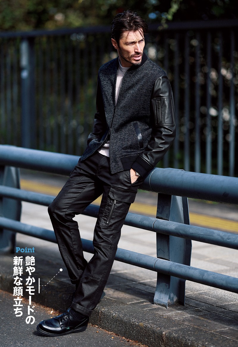 パンツ3万800円、ブルゾン11万円、ニット2万6400円/すべてジョゼフ オム、靴9万7900円/パラブーツ × ジョゼフ オム(すべてオンワード樫山 お客様相談室)