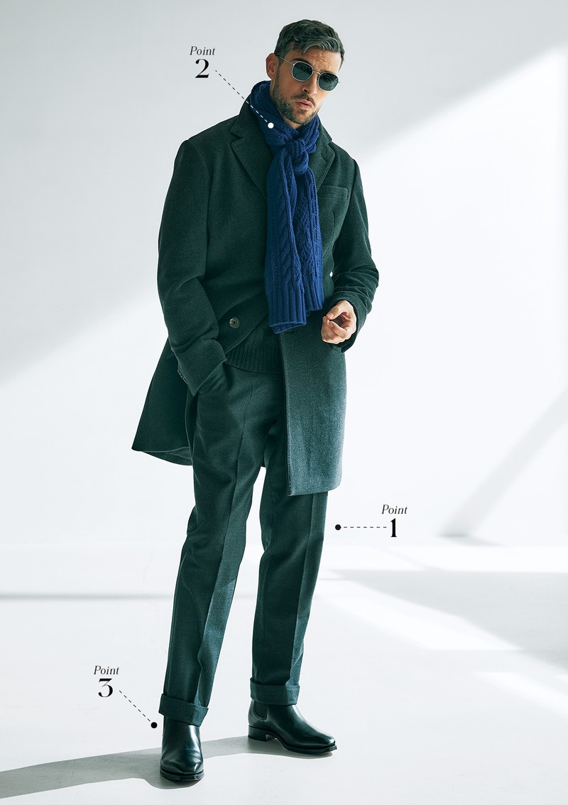コート10万8900円、ニット8万3600円、パンツ4万1800円/すべてポロ ラルフ ローレン、マフラー9万1300円、ブーツは参考商品/ともにラルフ ローレン パープル レーベル(すべてラルフ ローレン)