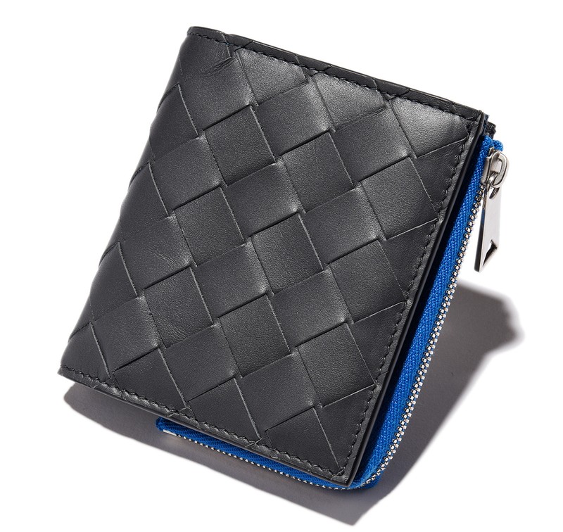 ▲ 財布[W8.5×H10×D1.5cm] 9万3500円／ボッテガ・ヴェネタ（ボッテガ・ヴェネタ ジャパン）