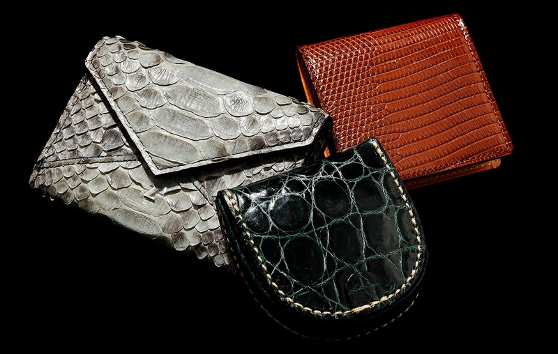 ▲ 左カードケース[W11×H7.5×D1.5cm] 3万3000円／ザオー、中コインケース[W7.1×H7.4×D1.9cm]13万円／ココマイスター（ココマイスター オンラインサポート）、右コインケース[W7.5×H7.5×D2cm]3万6300円／ガンゾ（ガンゾ 本店）