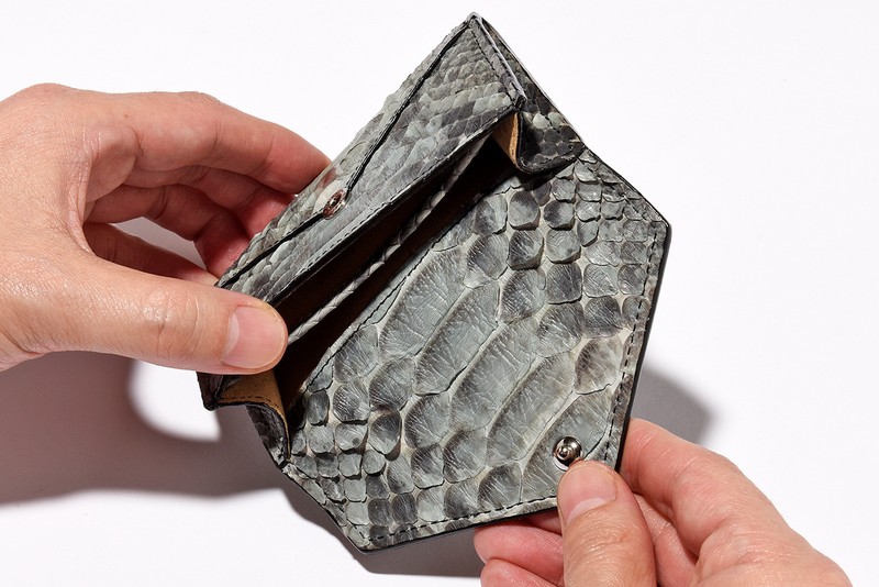 ▲ カードケース[W11×H7.5×D1.5cm] 3万3000円／ザオー
