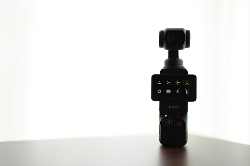 「OSMO POCKET 3」 7万4800円、「OSMO POCKET 3」クリエイターコンボ 9万6800円/DJI