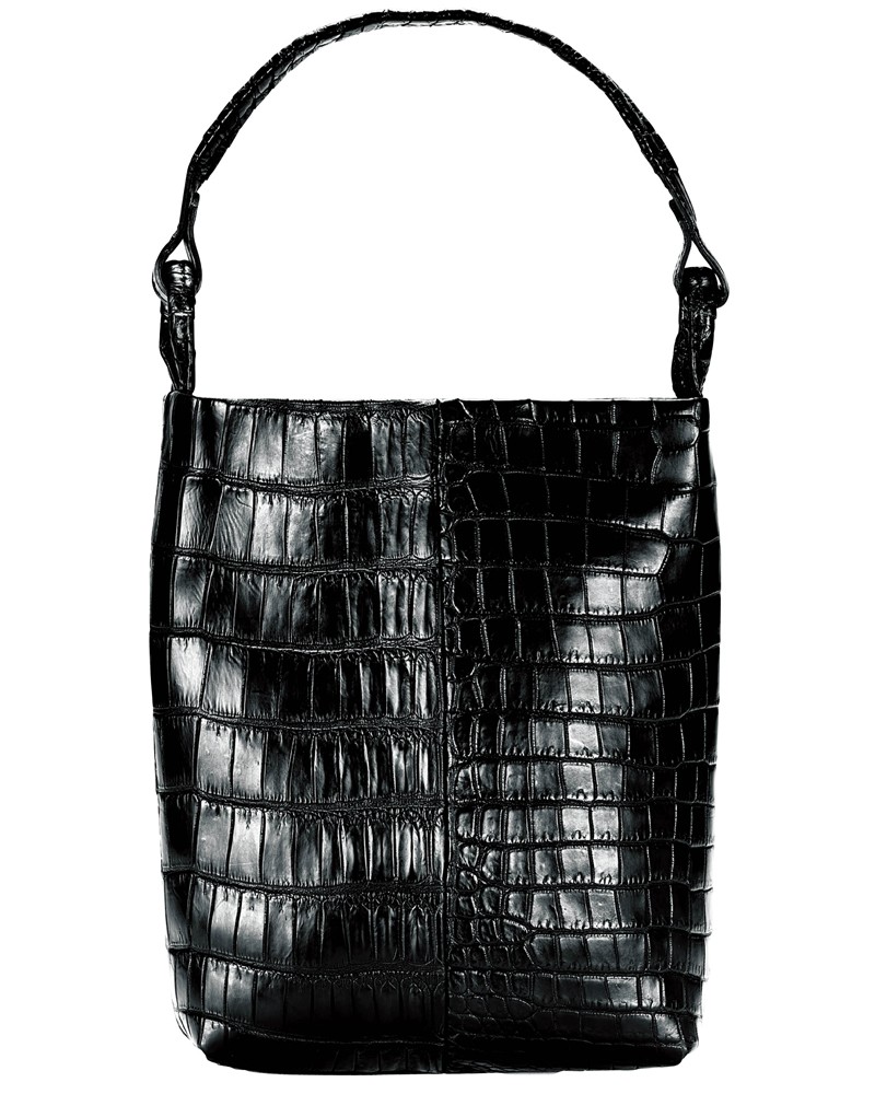 ▲ バッグ［W17×H23×D4.5㎝］44万円／コーネリアン タウラス バイ ダイスケ イワナガ（カルティベイトインダストリー）