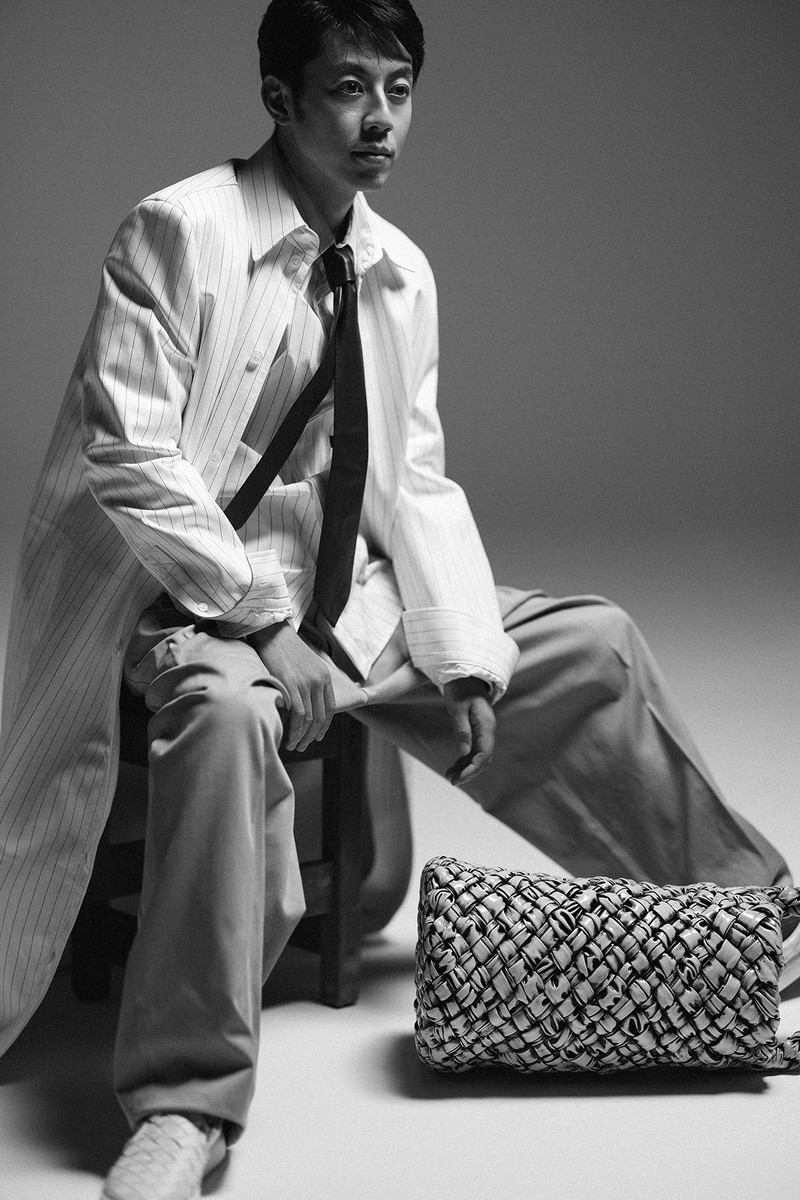 西野亮廣 ジャケット47万3000円、シャツ14万3000円、パンツ18万7000円、キャップは参考商品/すべてヴァレンティノ(ヴァレンティノ ジャパン)