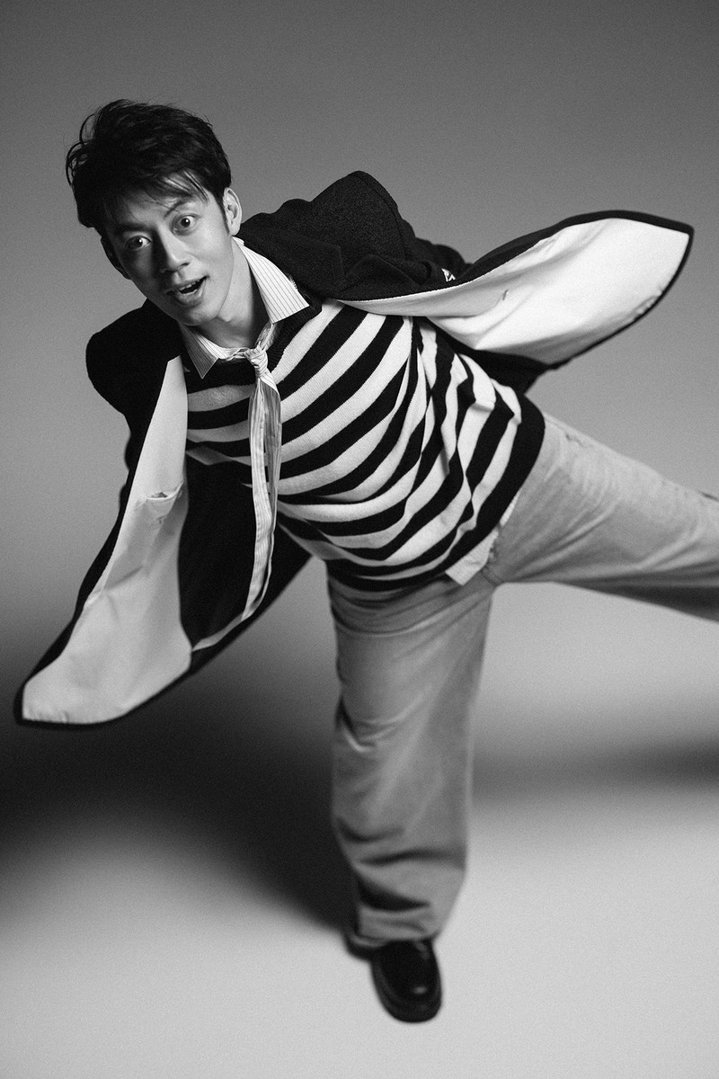 西野亮廣 シャツ28万6000円、パンツ23万1000円、ニット30万8000円、靴15万9500円/すべてディオール(クリスチャン ディオール)