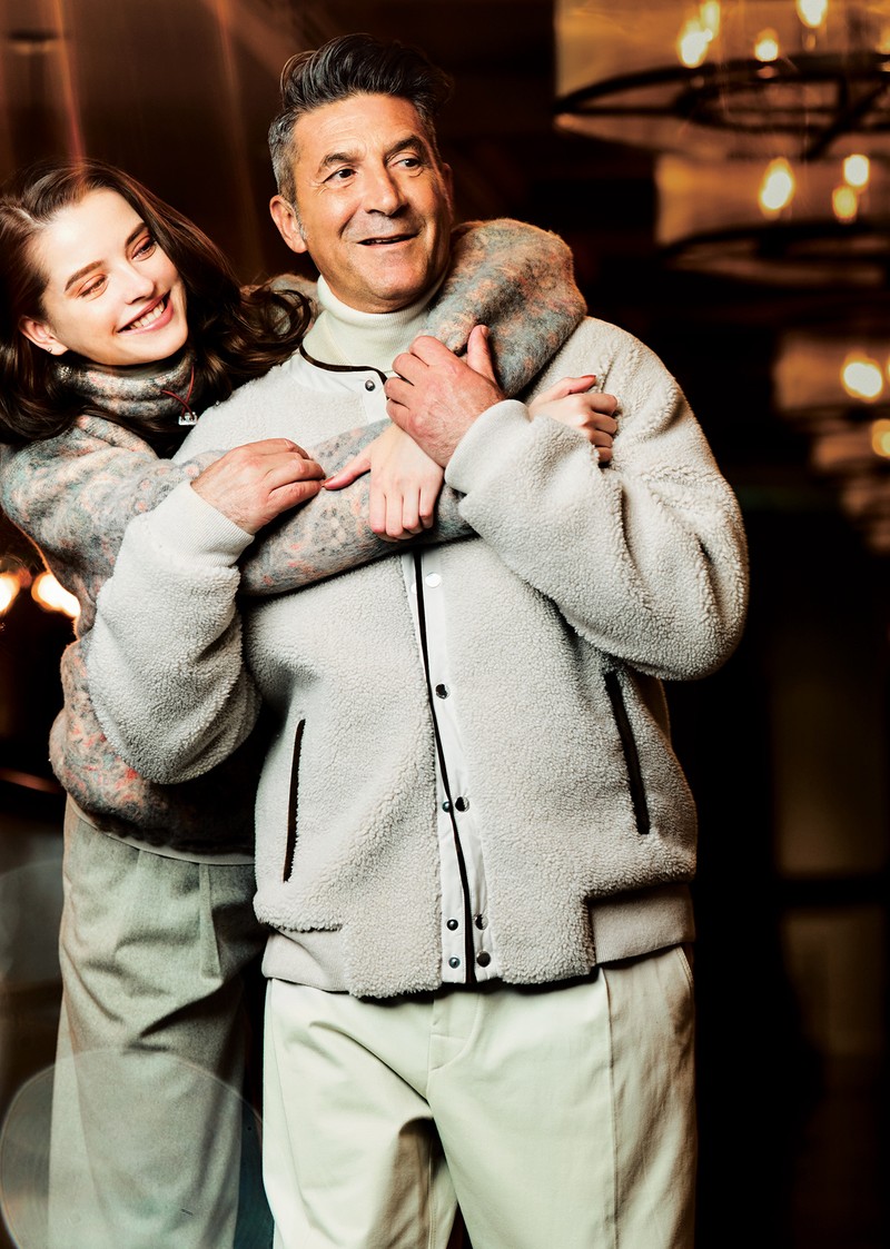 ブルゾン143万4400円、ニット23万6500円、パンツ11万9900円／すべてロロ・ピアーナ（ロロ・ピアーナ ジャパン）