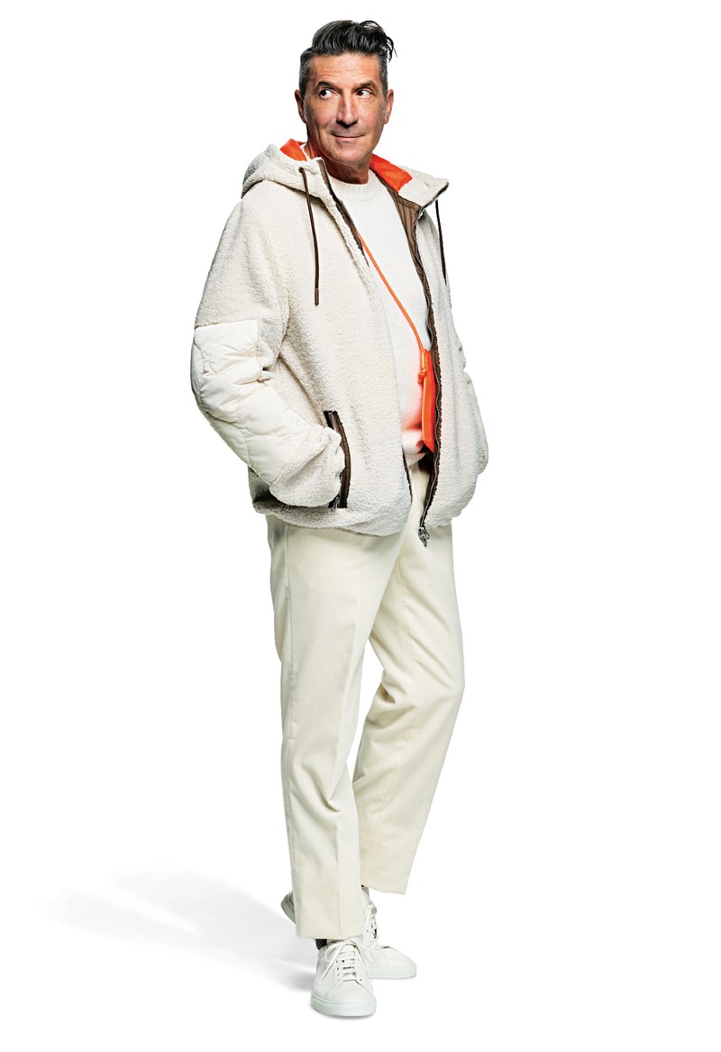 パーカ6万3800円/リプレイ(ファッションボックスジャパン)、ニット8万8000円/フェデリ(トレメッツォ)