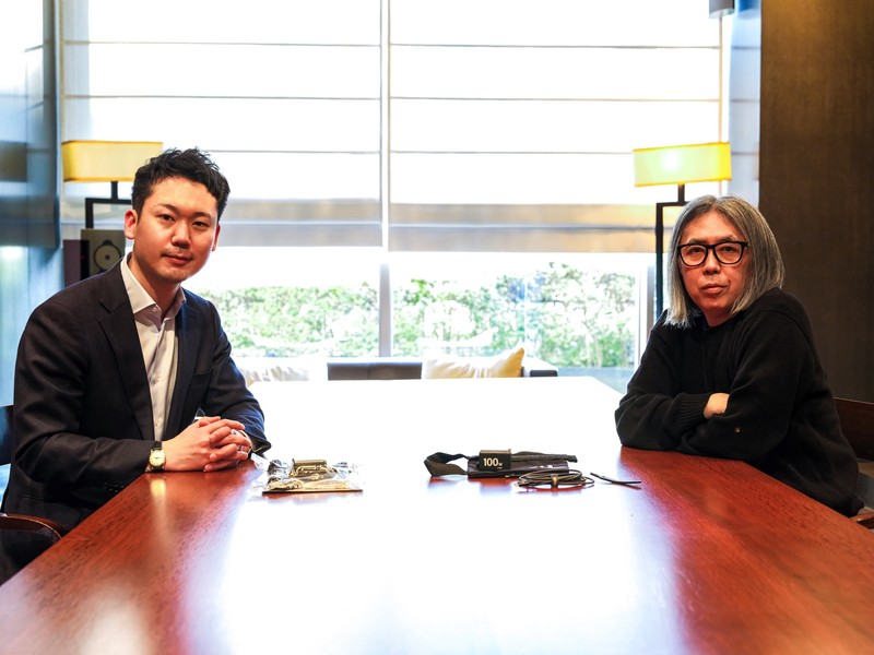 アンカー・ジャパン代表・猿渡 歩（えんど あゆむ）氏（左）、藤原ヒロシ氏（右）。