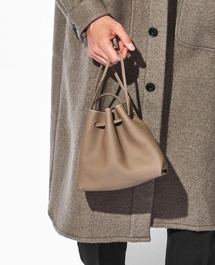 バッグ¥77,000／ボナベンチュラ（買えるLEON）