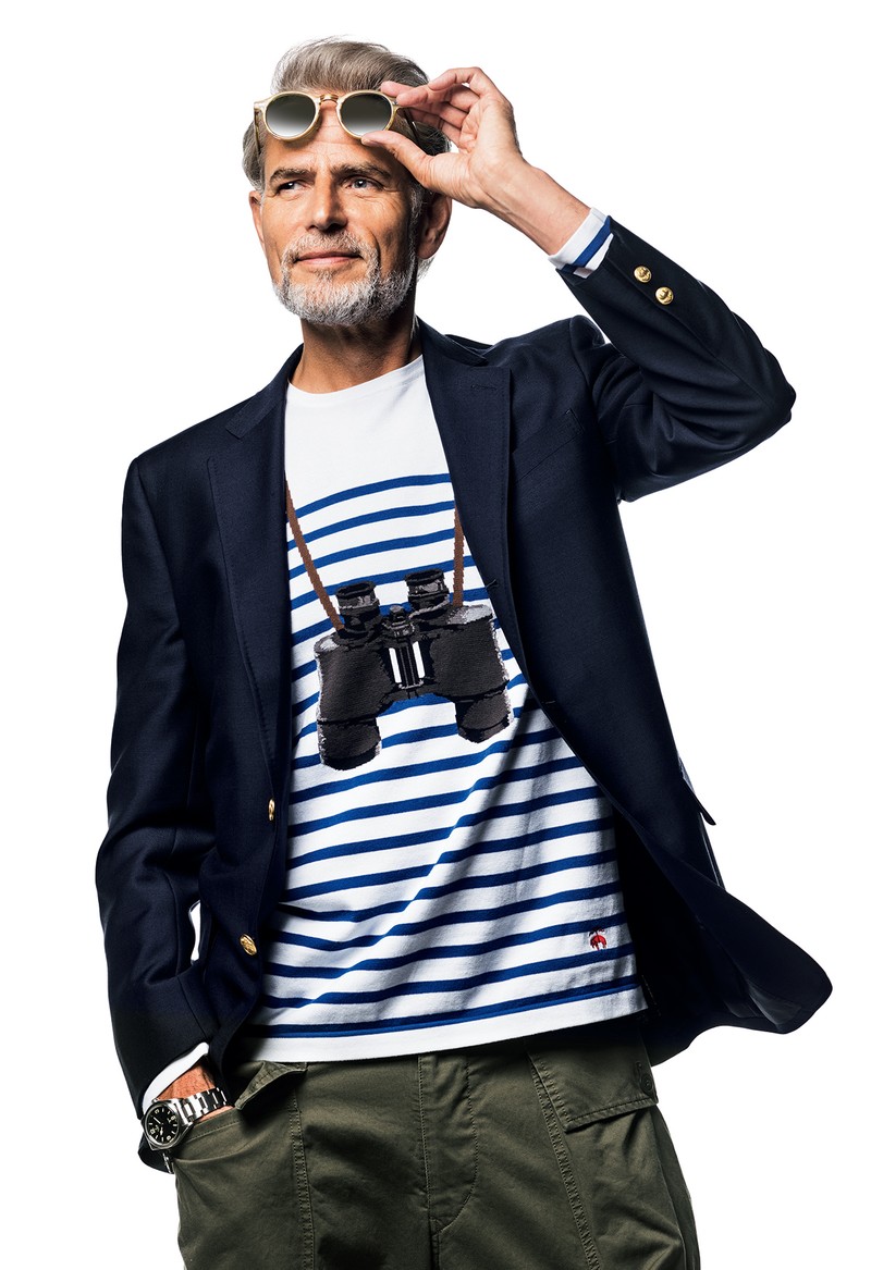 ニット2万8600円、ジャケット10万3400円/ともにブルックス ブラザーズ(ブルックスブラザーズ ジャパン)、パンツ3万800円/サージュデクレ、サングラス4万6200円/モスコット(モスコット トウキョウ)、時計46万4200円/チューダー(日本ロレックス / チューダー)