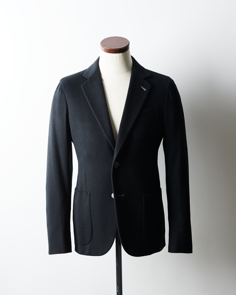 ジャケット203万5000円〜(オーダー価格)/ジョルジオ アルマーニ(ジョルジオ アルマーニ ジャパン) ※金額は2月時点のものとなり、価格変更があります。