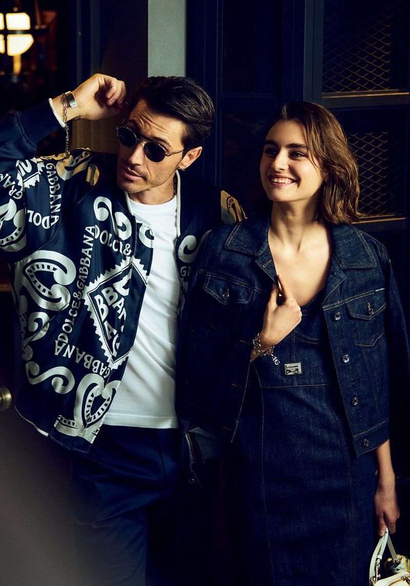 男性●Tシャツ4万8400円、パンツ12万8700円、ネックレス9万9000円、バングル9万1300円、ブレスレット6万2700円/すべてドルチェ&ガッバーナ(ドルチェ&ガッバーナ ジャパン)