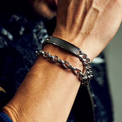 ブレスレット上14万800円、ブレスレット下16万7200円／ともにジジ（ホワイトオフィス）