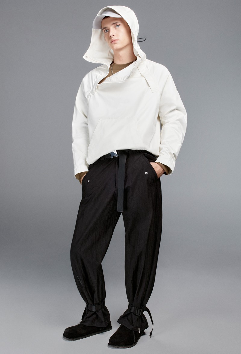 ▲ ブルゾン「TENTO(テント)」7万4800円、パンツ「FAMO(ファモ)」5万2800円/ともにタトラス(タトラス コンセプトストア 青山店) ※その他すべて参考商品