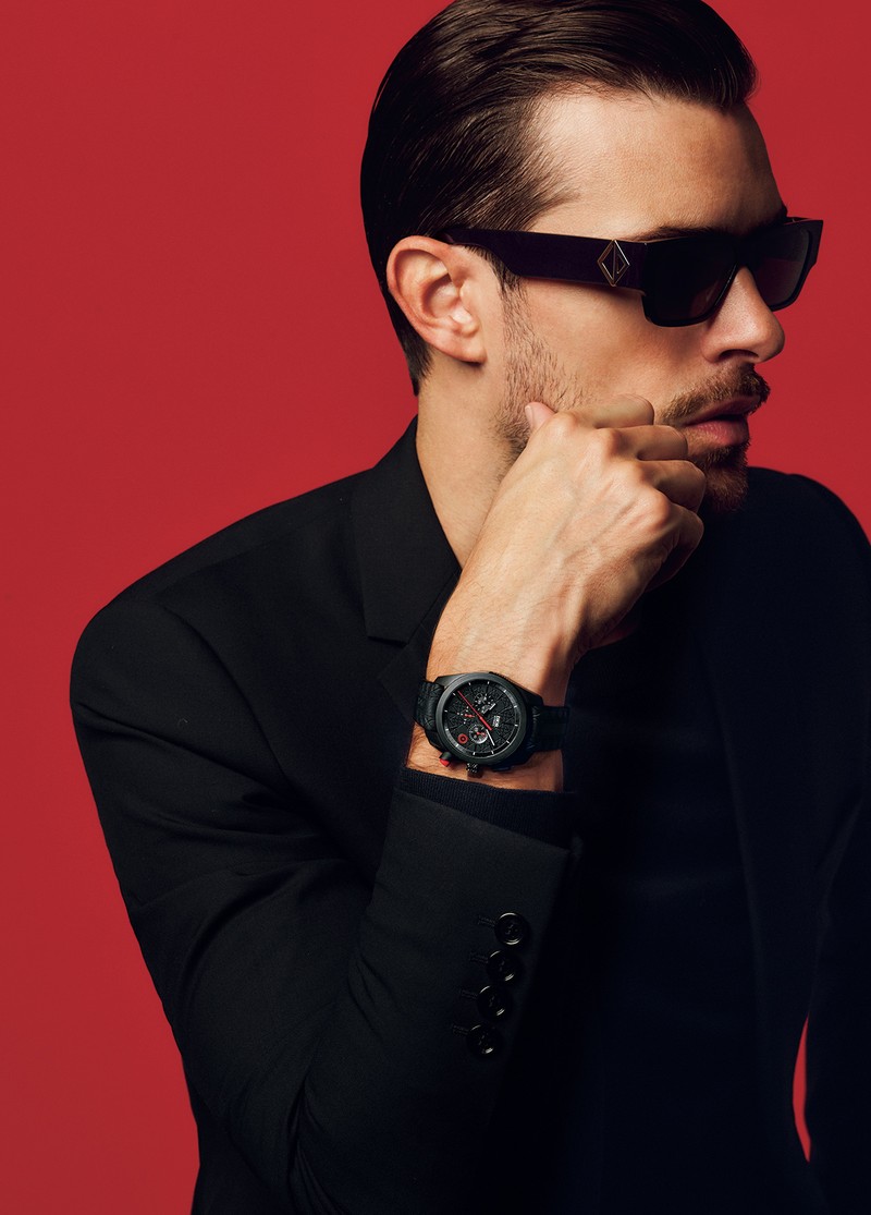 【稼働品】クリスチャン・ディオール■メンズウォッチ　67 ディオール」から黒と赤の衝撃！ モードな新生タイムピースが登場です