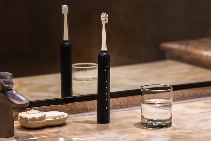 「音波電動歯ブラシ ET003」5980円(編集部調べ)/EPEIOS