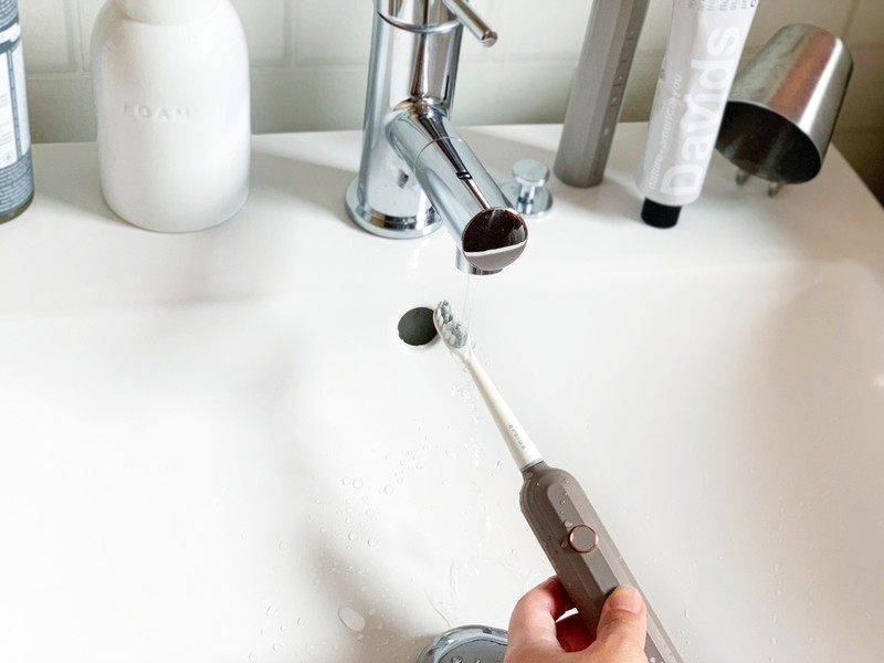 「音波電動歯ブラシ ET003」5980円(編集部調べ)/EPEIOS