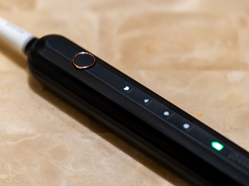 「音波電動歯ブラシ ET003」5980円(編集部調べ)/EPEIOS