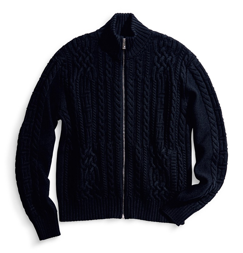 ▲ ニット22万1100円、パンツ9万3500円/ともにヴェルサーチェ(ヴェルサーチェ ジャパン)