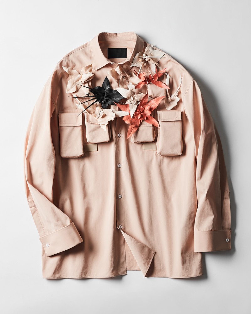 シャツ68万2000円/プラダ(プラダ クライアントサービス)