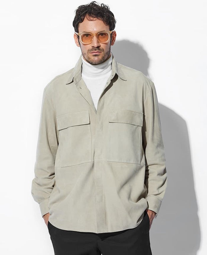 シャツジャケット¥110,000/アルマ(買えるLEON)