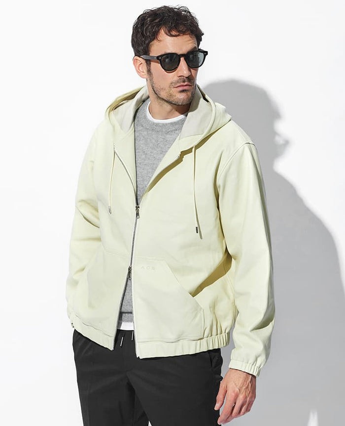 ジャケット¥198,000/アカンサス(買えるLEON)