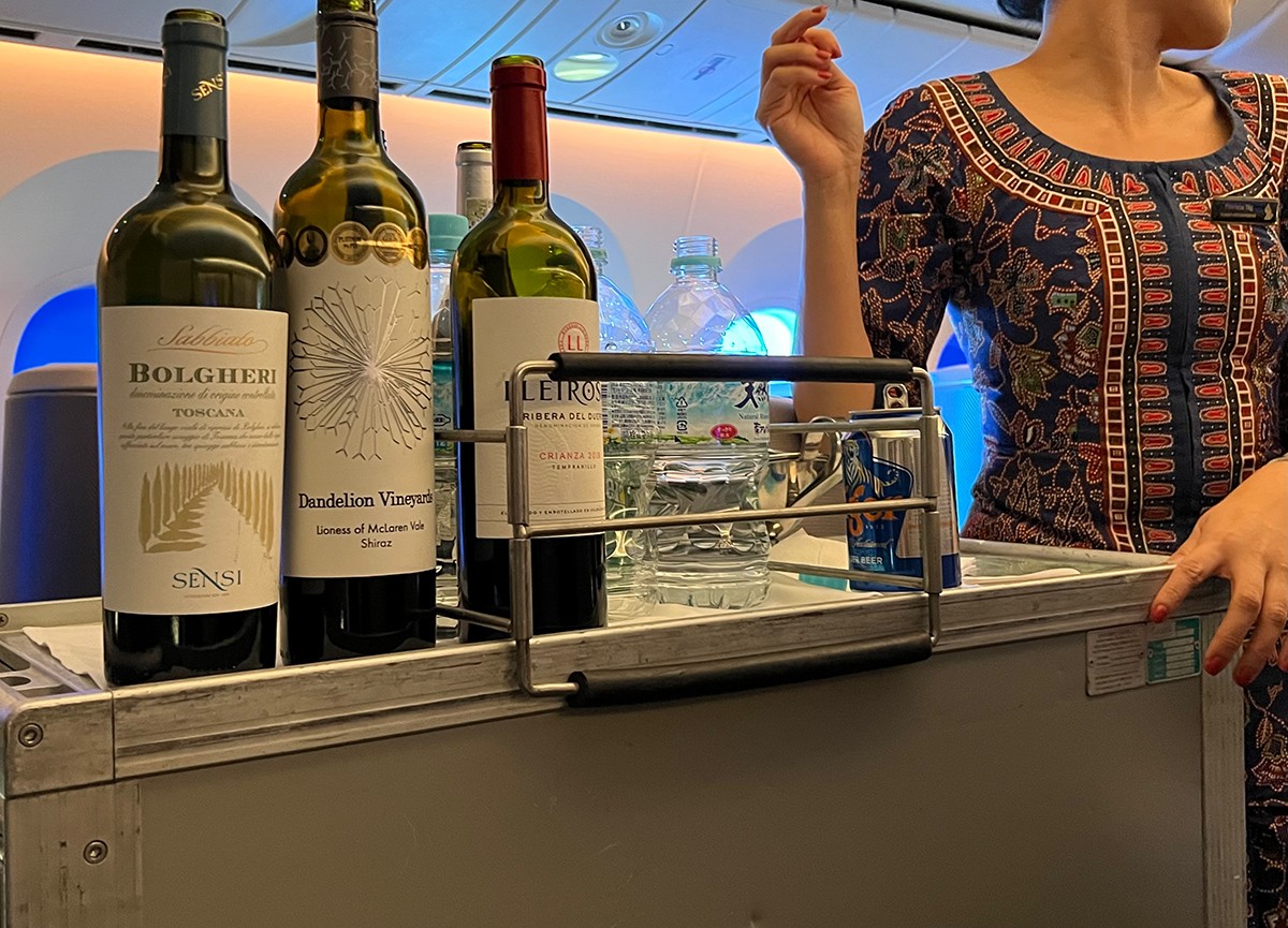 1機37億円のシミュレーターから年間3000本以上のワインの試飲まで、シンガポール航空が業界トップを走る納得の理由とは？ | 旅行 | LEON  レオン オフィシャルWebサイト