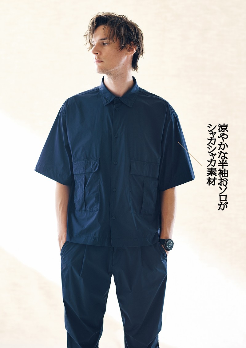 シャツ9万9000円、パンツ4万2900円/ともにヘルノ(ヘルノ・ジャパン)、時計244万2000円/ゼニス